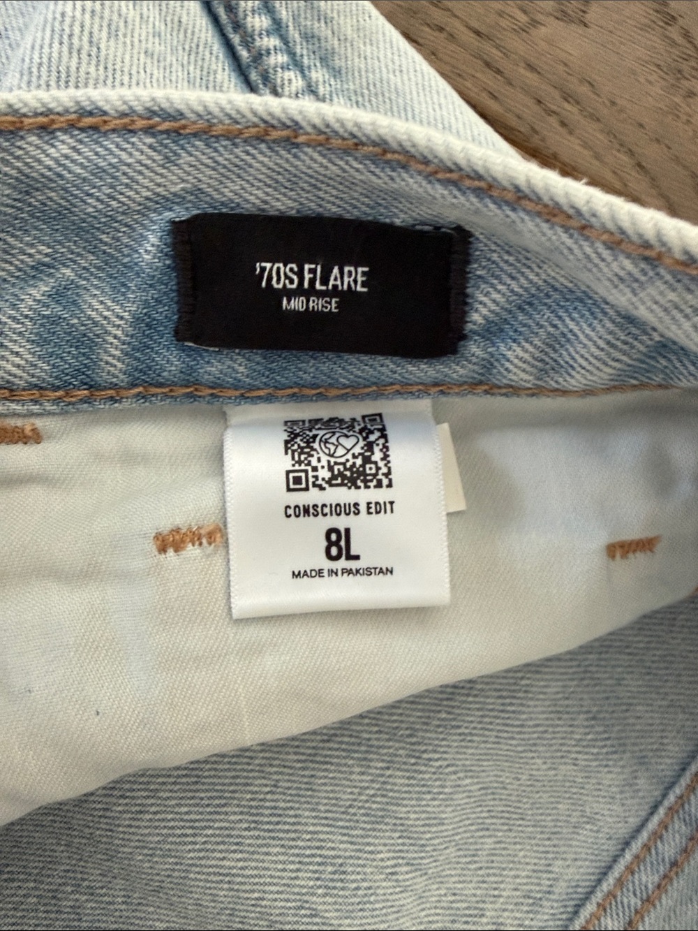 Express Mid Rise ‘70s Flare - Picture 4 of 4